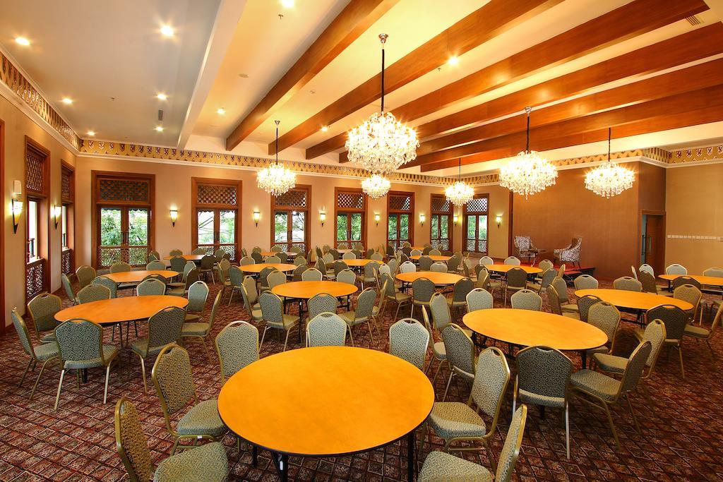 Aziza Syariah Hotel Solo By Horison Extérieur photo